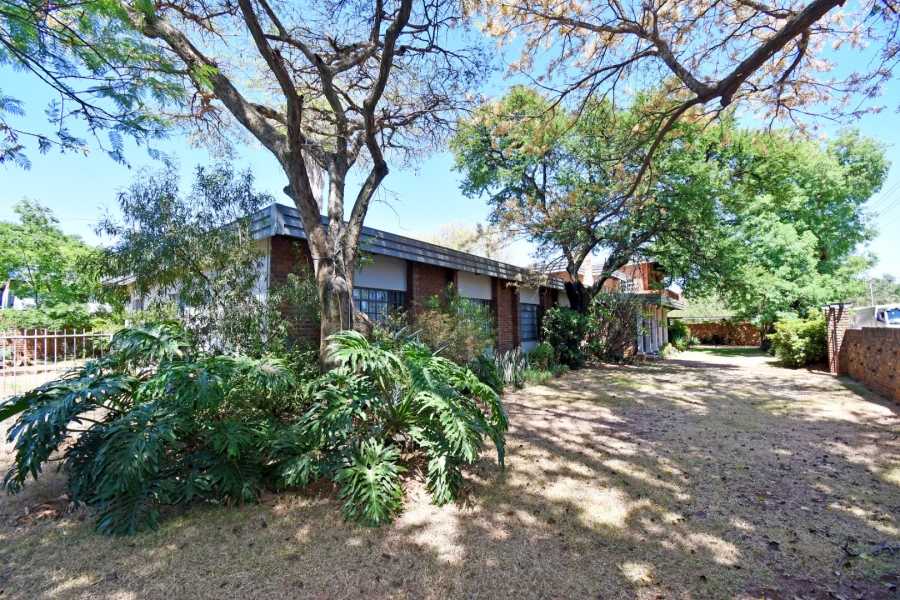 6 Bedroom Property for Sale in Wierda Park Gauteng