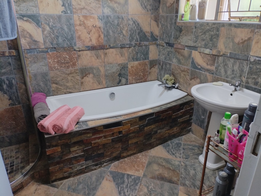 3 Bedroom Property for Sale in Casseldale Gauteng