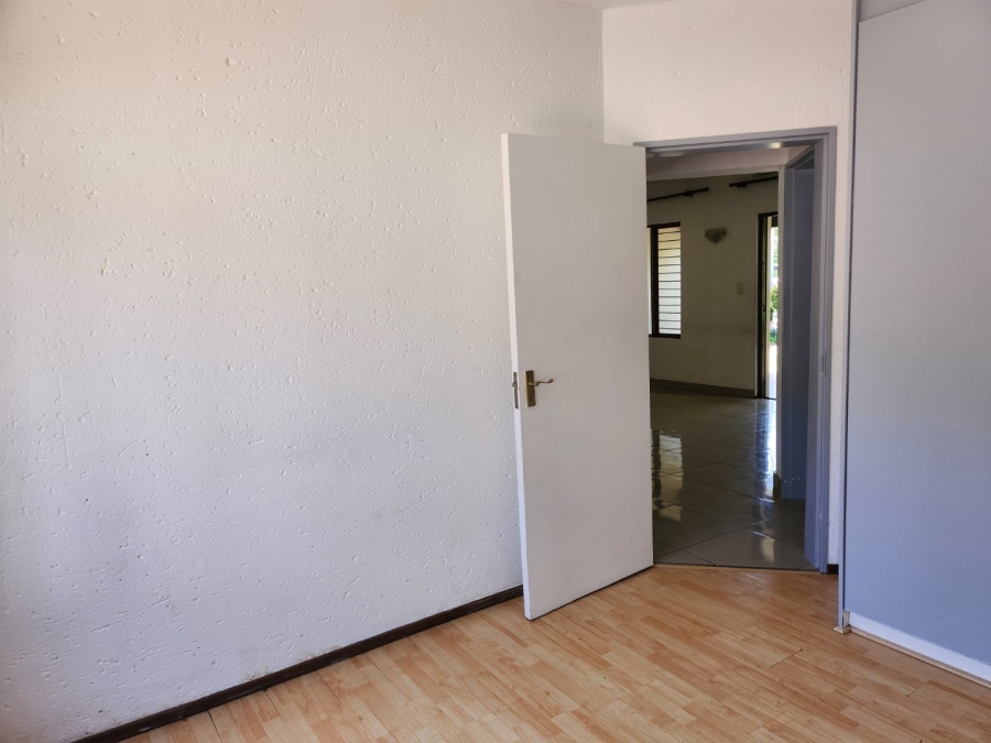 To Let 2 Bedroom Property for Rent in Pineslopes Gauteng