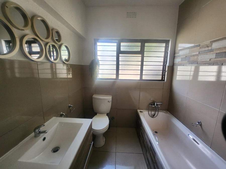 To Let 2 Bedroom Property for Rent in Pineslopes Gauteng