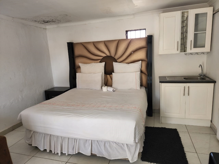 6 Bedroom Property for Sale in Bellevue East Gauteng