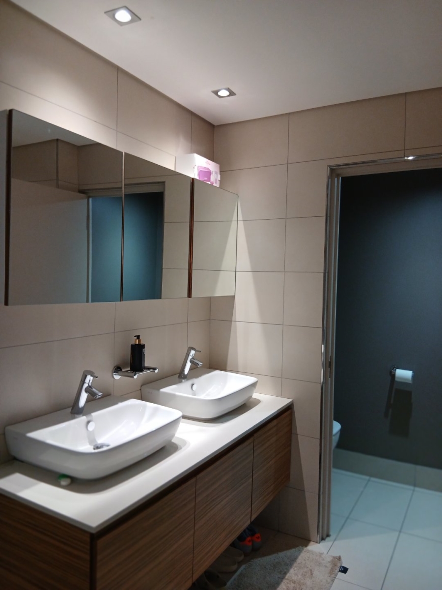 To Let 2 Bedroom Property for Rent in Houghton Estate Gauteng