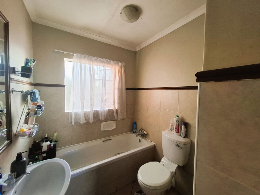 To Let 2 Bedroom Property for Rent in Equestria Gauteng