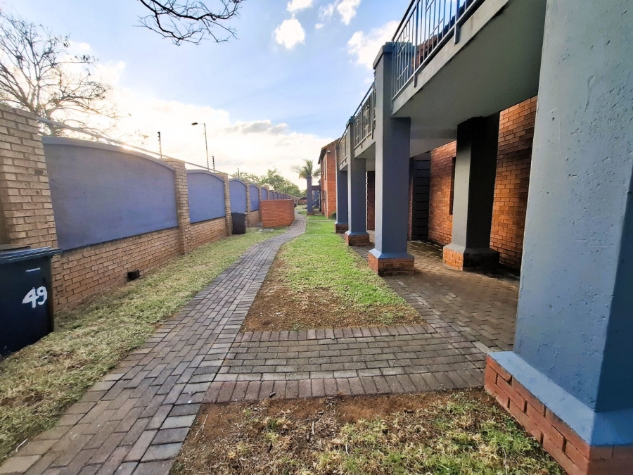 To Let 2 Bedroom Property for Rent in Equestria Gauteng