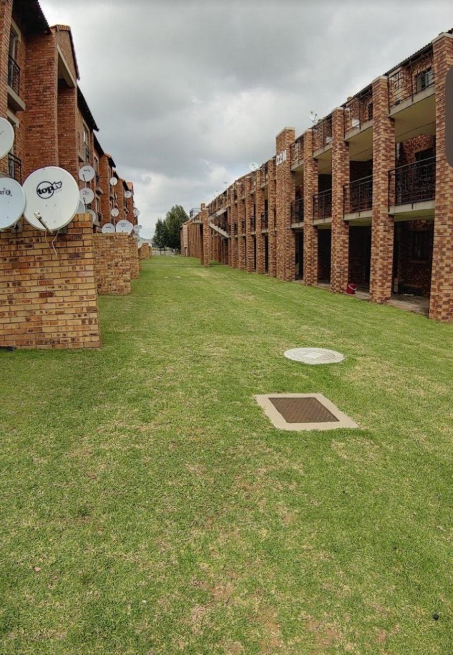 To Let 2 Bedroom Property for Rent in Noordwyk Gauteng