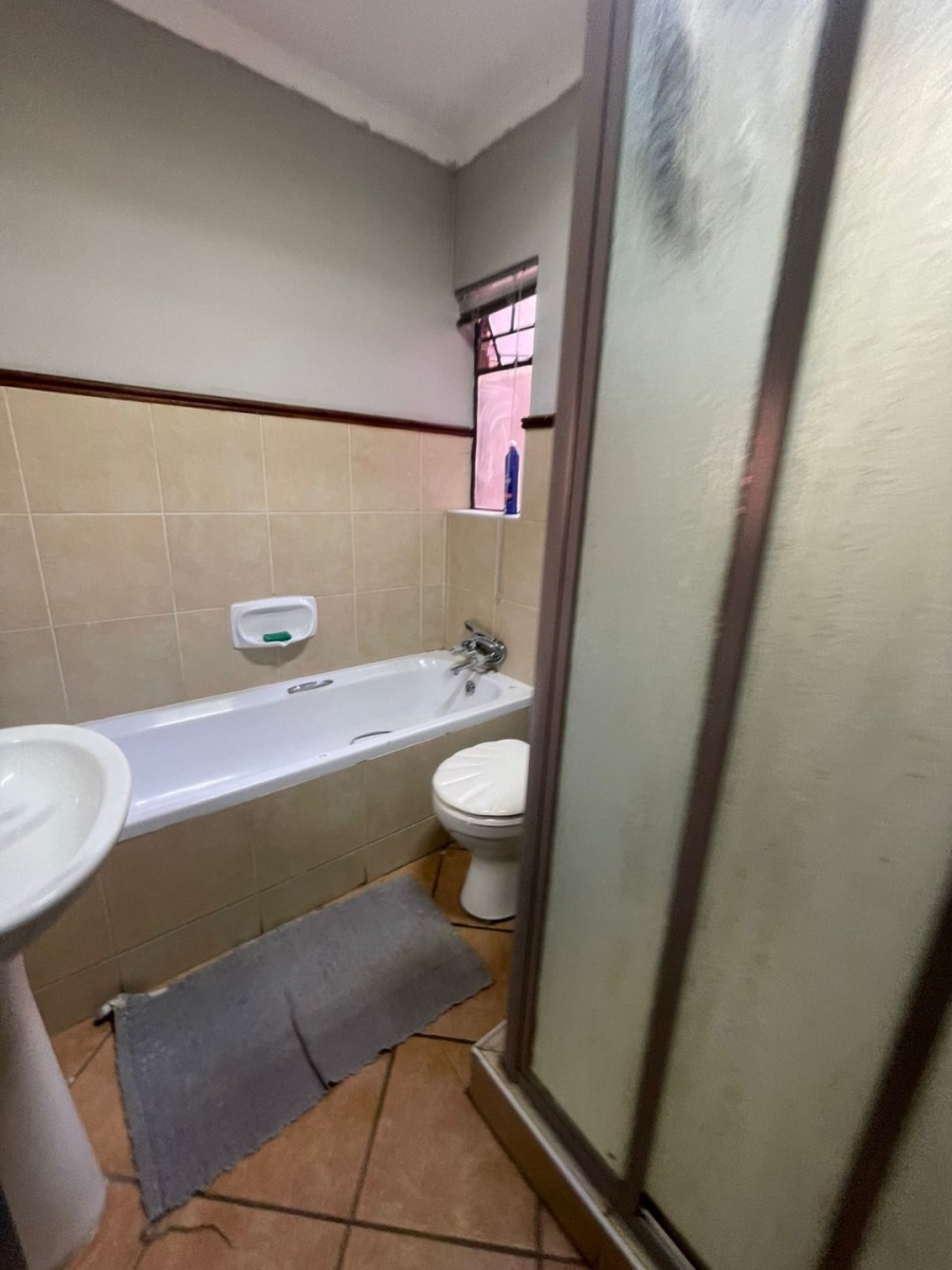 To Let 2 Bedroom Property for Rent in Noordwyk Gauteng