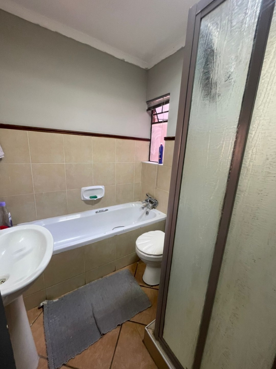 To Let 2 Bedroom Property for Rent in Noordwyk Gauteng