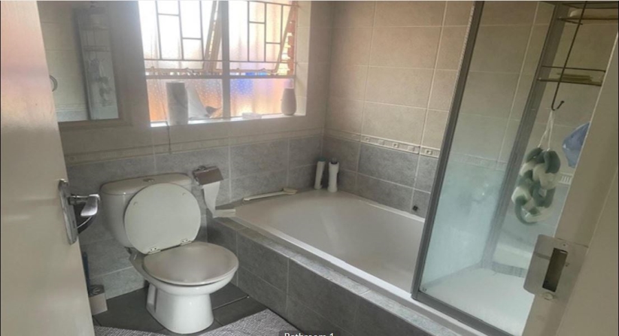 3 Bedroom Property for Sale in Birchleigh North Gauteng
