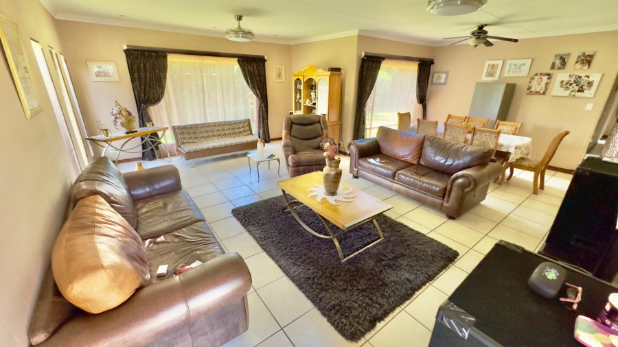 5 Bedroom Property for Sale in Dorandia Gauteng