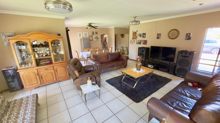 5 Bedroom Property for Sale in Dorandia Gauteng