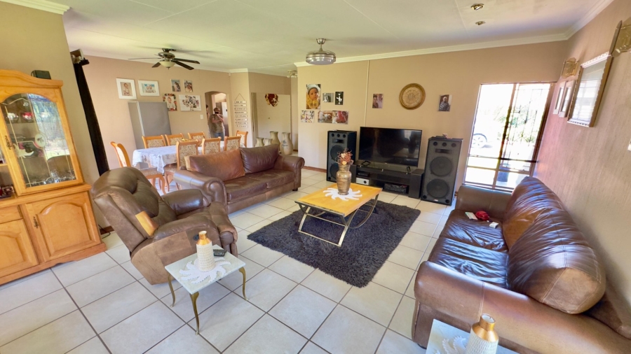 5 Bedroom Property for Sale in Dorandia Gauteng