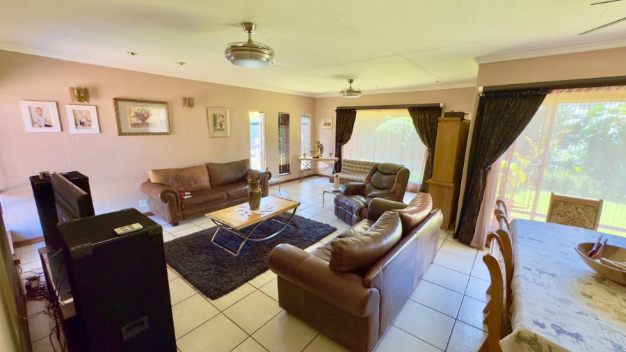 5 Bedroom Property for Sale in Dorandia Gauteng
