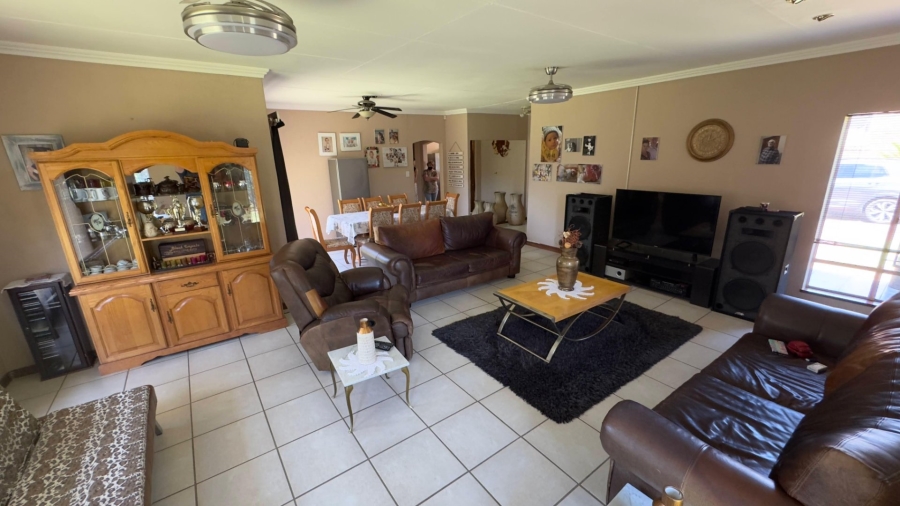 5 Bedroom Property for Sale in Dorandia Gauteng