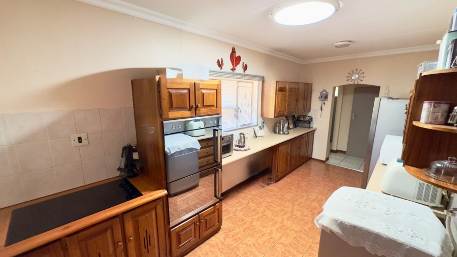 5 Bedroom Property for Sale in Dorandia Gauteng