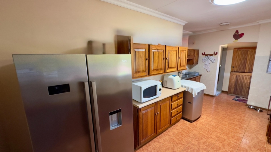 5 Bedroom Property for Sale in Dorandia Gauteng