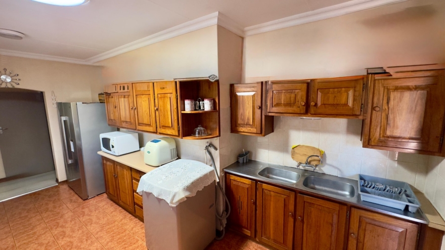 5 Bedroom Property for Sale in Dorandia Gauteng