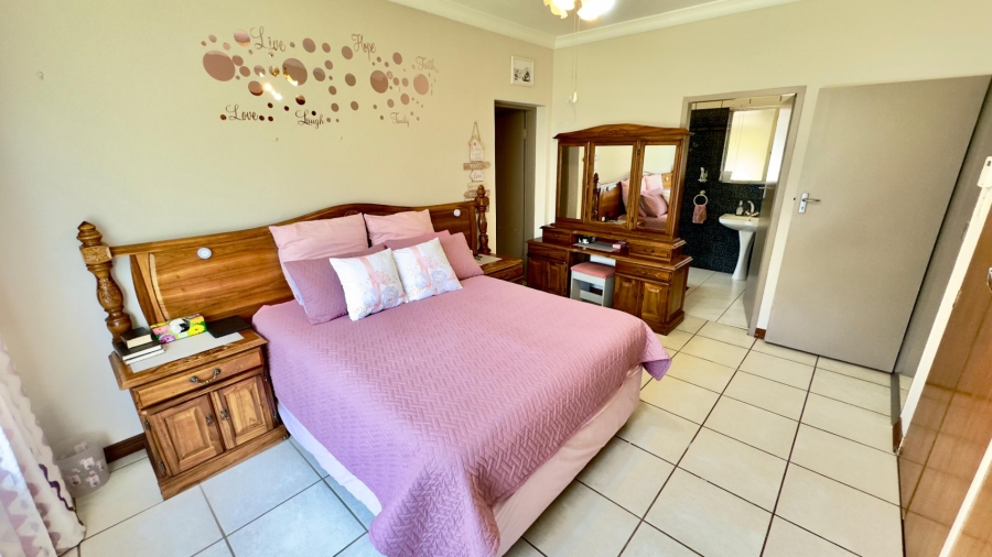 5 Bedroom Property for Sale in Dorandia Gauteng