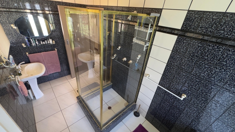 5 Bedroom Property for Sale in Dorandia Gauteng