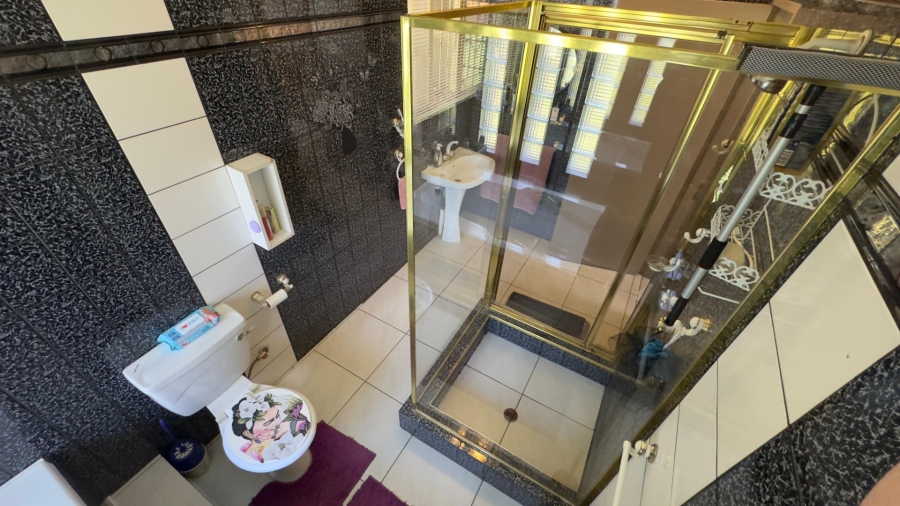 5 Bedroom Property for Sale in Dorandia Gauteng