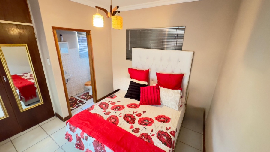 5 Bedroom Property for Sale in Dorandia Gauteng