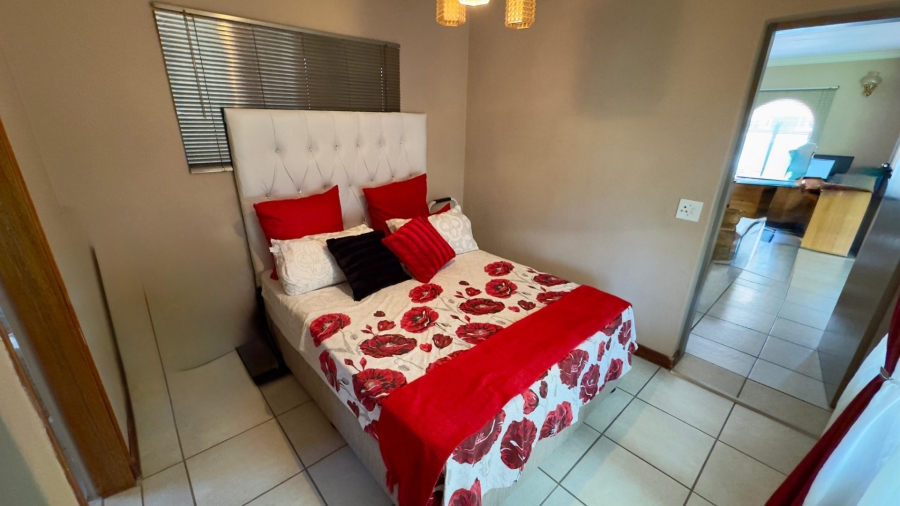 5 Bedroom Property for Sale in Dorandia Gauteng