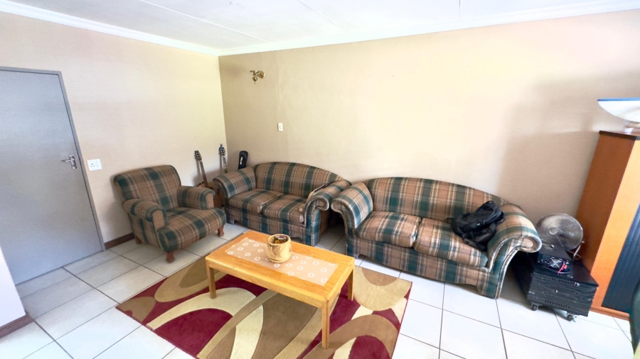 5 Bedroom Property for Sale in Dorandia Gauteng