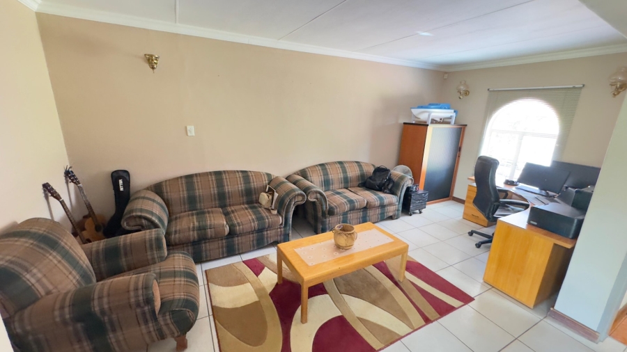 5 Bedroom Property for Sale in Dorandia Gauteng