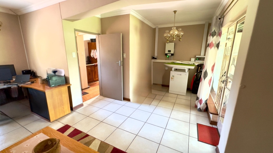 5 Bedroom Property for Sale in Dorandia Gauteng
