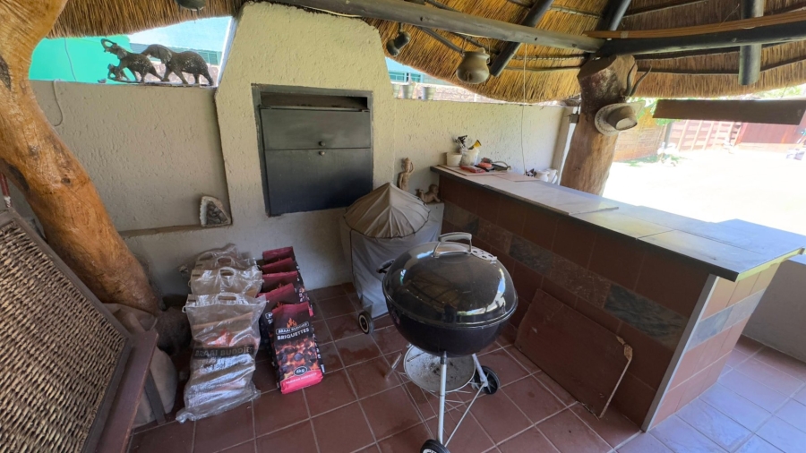 5 Bedroom Property for Sale in Dorandia Gauteng