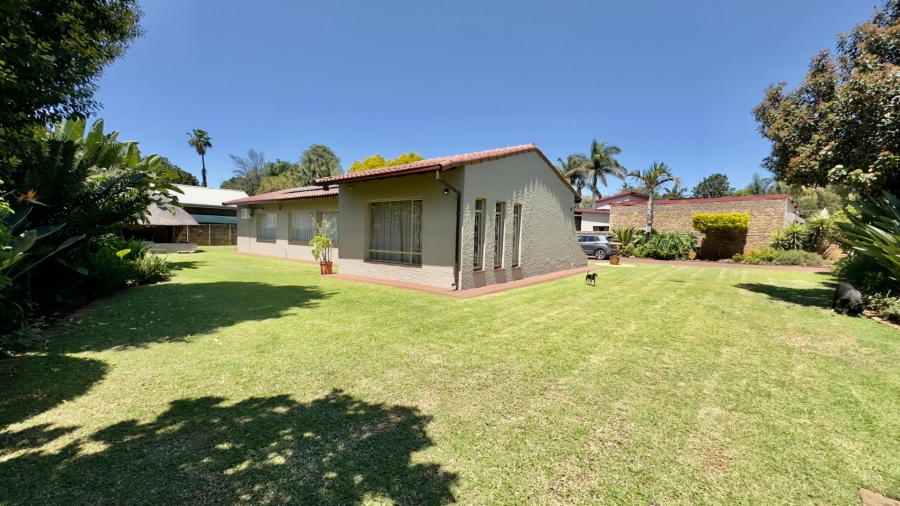 5 Bedroom Property for Sale in Dorandia Gauteng