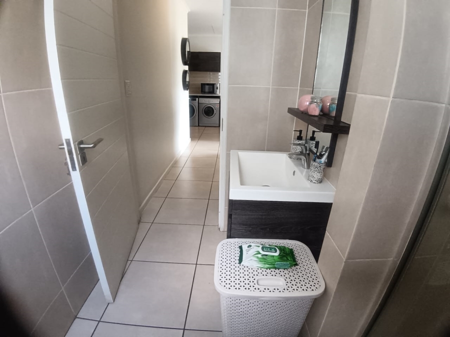 1 Bedroom Property for Sale in Olivedale Gauteng
