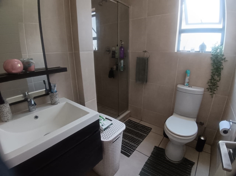 1 Bedroom Property for Sale in Olivedale Gauteng