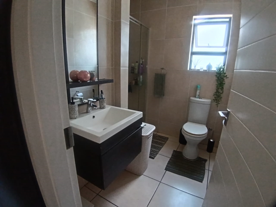 1 Bedroom Property for Sale in Olivedale Gauteng