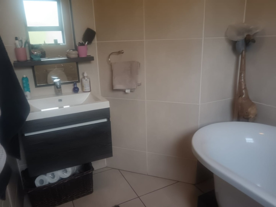 2 Bedroom Property for Sale in Olivedale Gauteng
