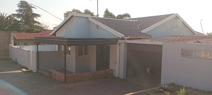 To Let 3 Bedroom Property for Rent in Rooihuiskraal Gauteng