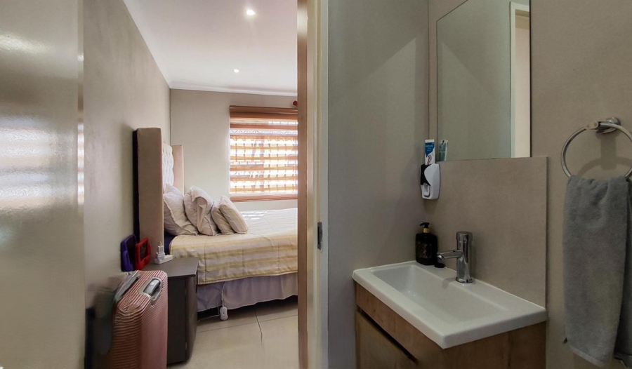  Bedroom Property for Sale in Albertsdal Gauteng