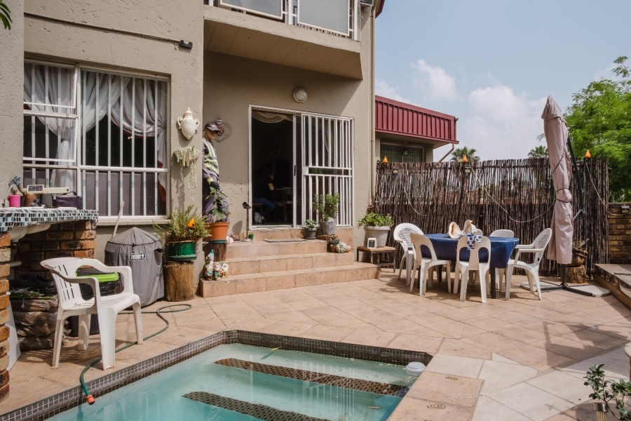 3 Bedroom Property for Sale in Bassonia Gauteng