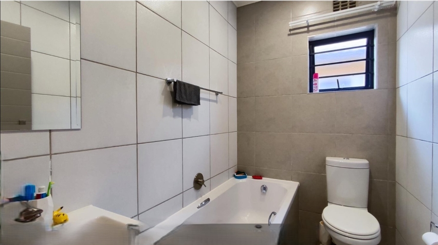  Bedroom Property for Sale in Albertsdal Gauteng
