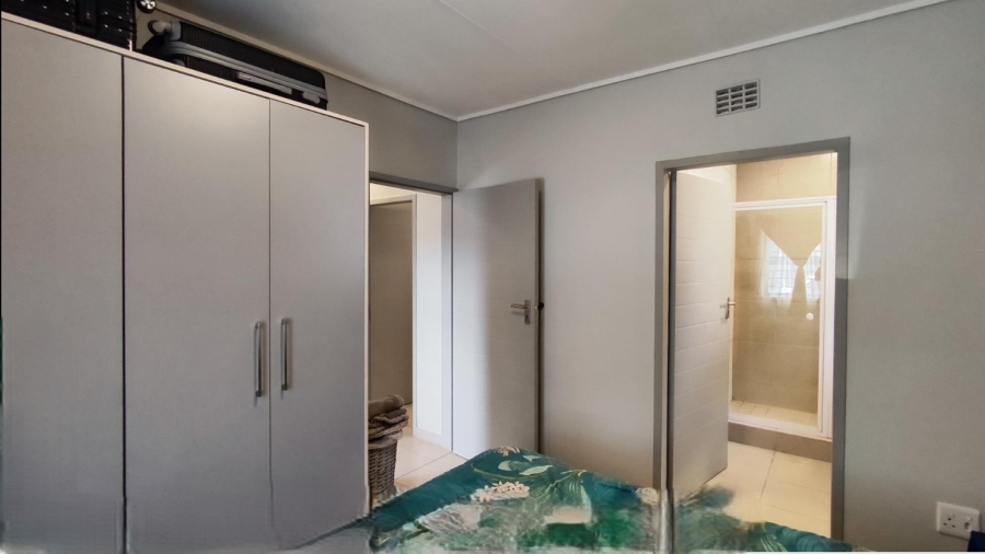  Bedroom Property for Sale in Albertsdal Gauteng