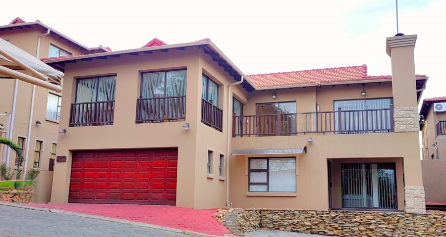 To Let 4 Bedroom Property for Rent in Fleurdal Gauteng