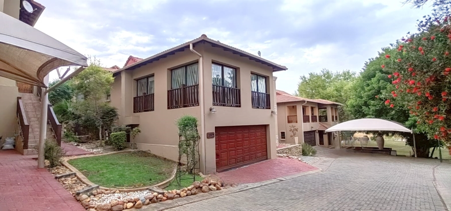 To Let 4 Bedroom Property for Rent in Fleurdal Gauteng