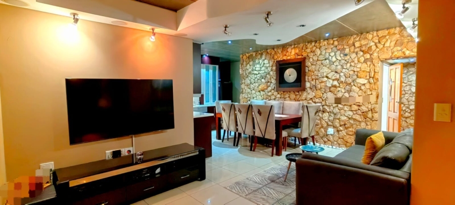 To Let 4 Bedroom Property for Rent in Fleurdal Gauteng