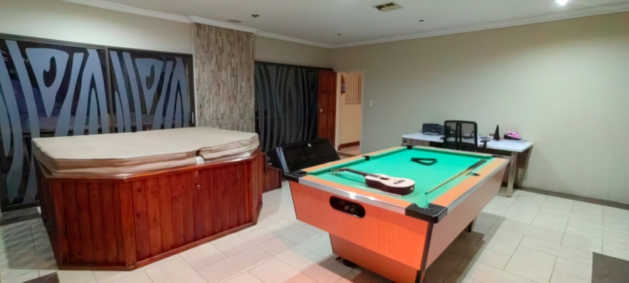 To Let 4 Bedroom Property for Rent in Fleurdal Gauteng