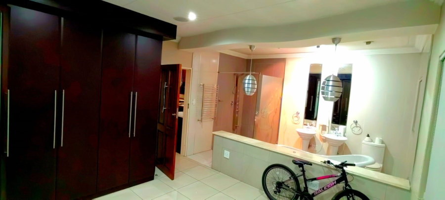 To Let 4 Bedroom Property for Rent in Fleurdal Gauteng