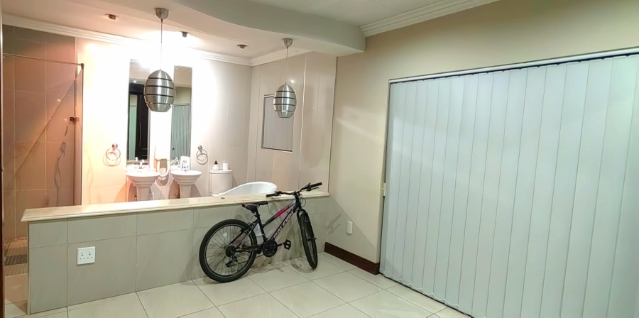 To Let 4 Bedroom Property for Rent in Fleurdal Gauteng