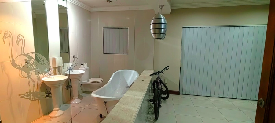 To Let 4 Bedroom Property for Rent in Fleurdal Gauteng