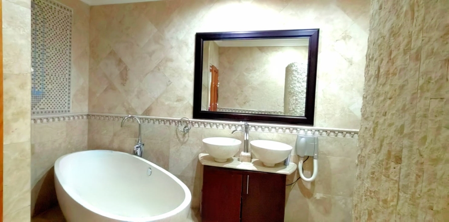 To Let 4 Bedroom Property for Rent in Fleurdal Gauteng