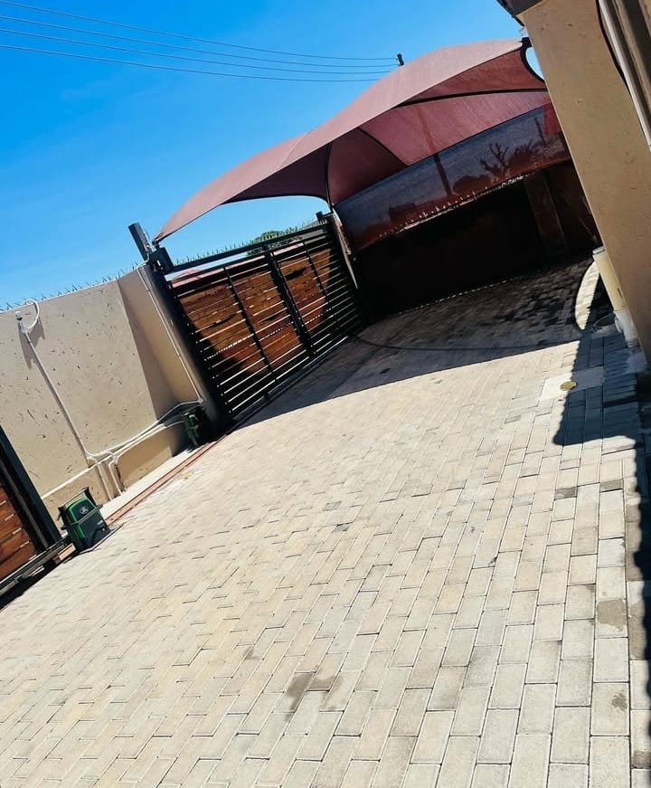 5 Bedroom Property for Sale in Soshanguve H Gauteng
