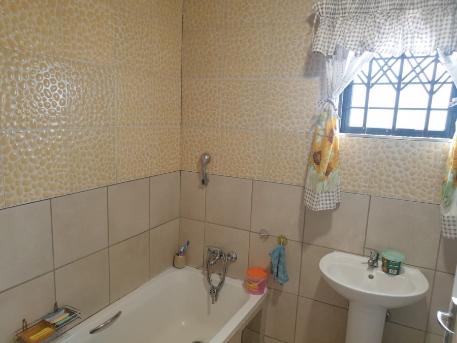 2 Bedroom Property for Sale in Crystal Park Gauteng