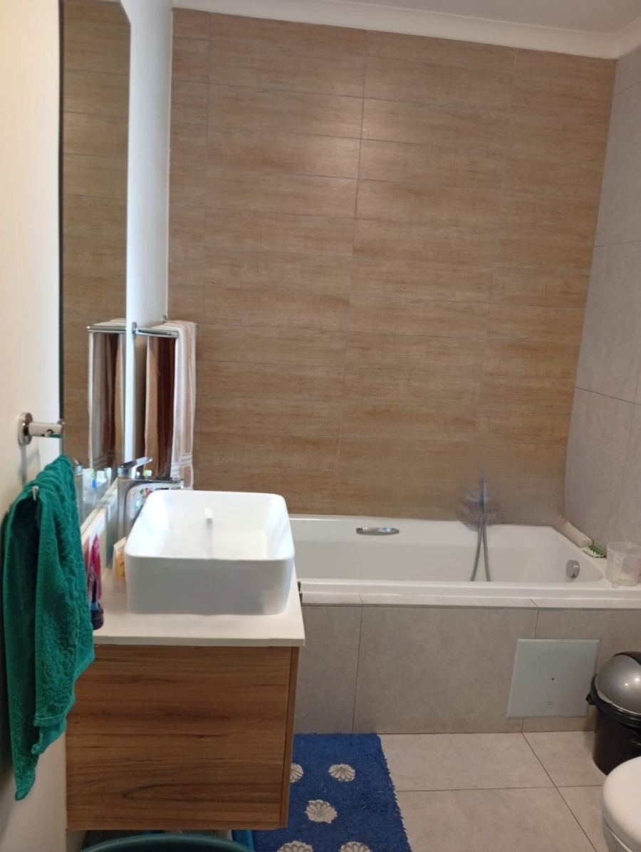 1 Bedroom Property for Sale in Longlake Gauteng